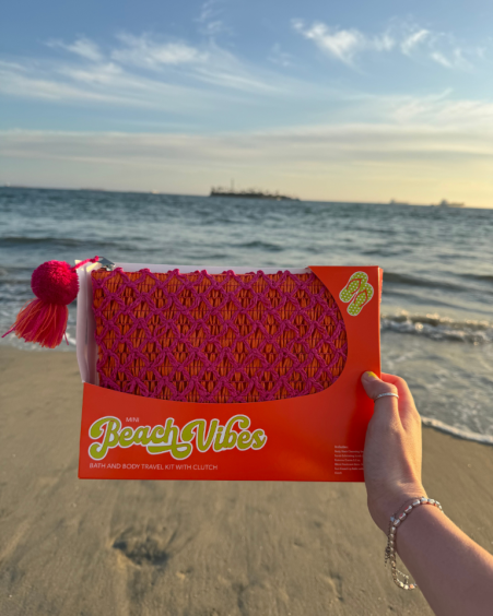 Mini Beach Vibes Rafia Clutch 6-pc Travel Kit